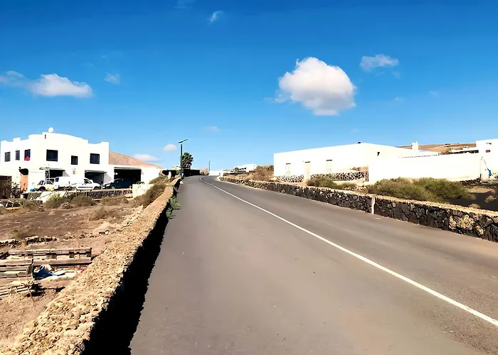 Апартаменты Alegranza In The Beautiful Village Of Mozaga, Lanzarote